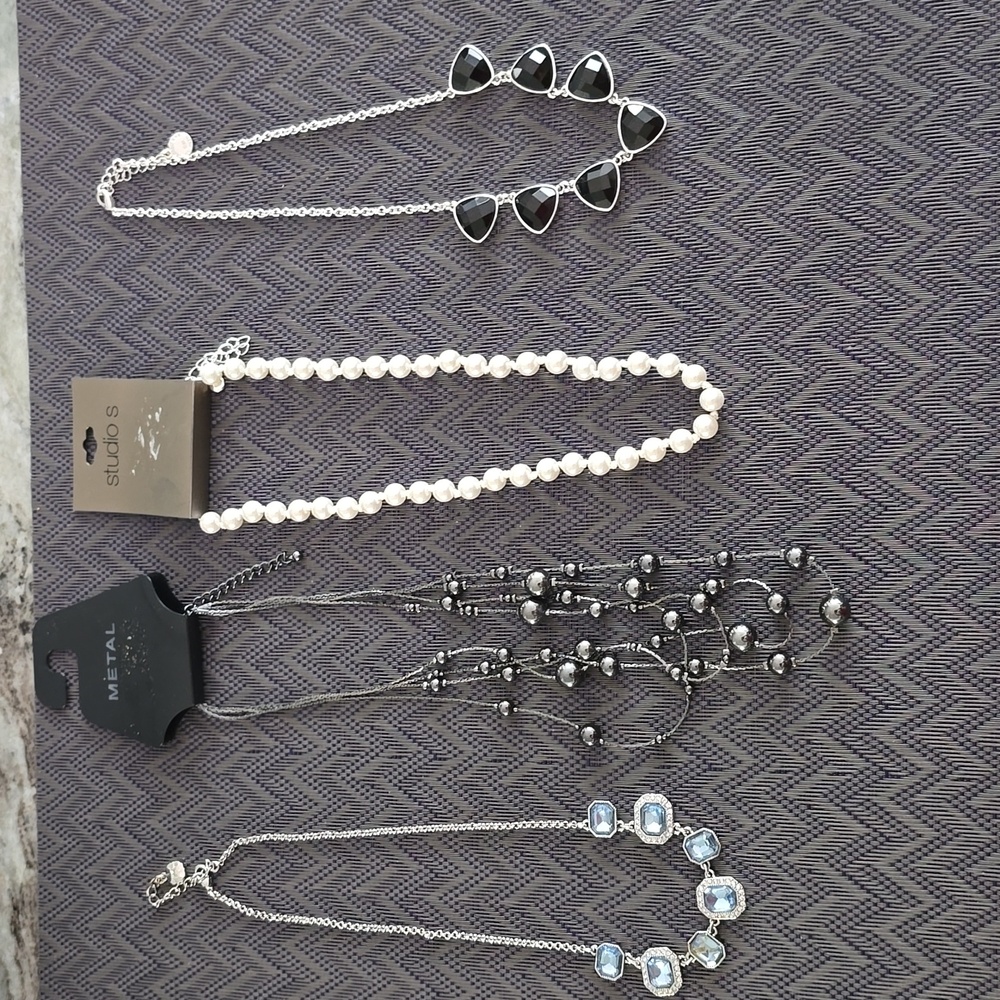 HODGE PODGE OF WOMEN'S FASHION JEWELRY